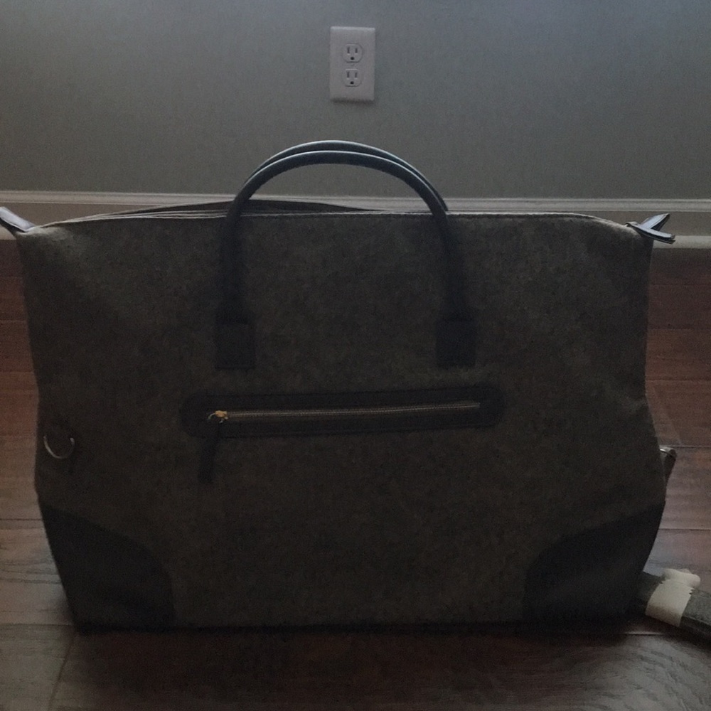 Large travel tote with shoulder strap